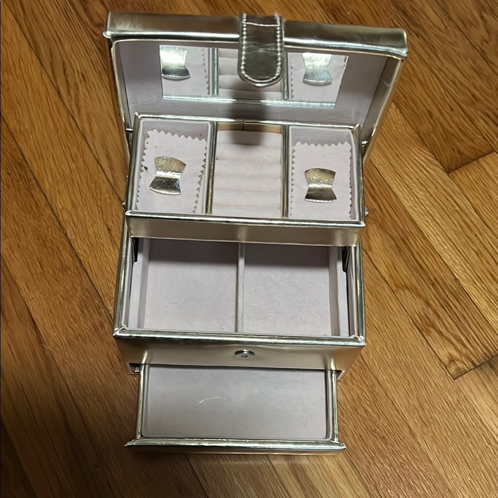 Elegant Gold Jewelry Organizer- gently used